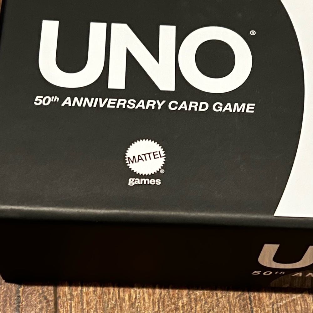 UNO 50th ANNIVERSARY CARD GAME - Picture 4 of 7